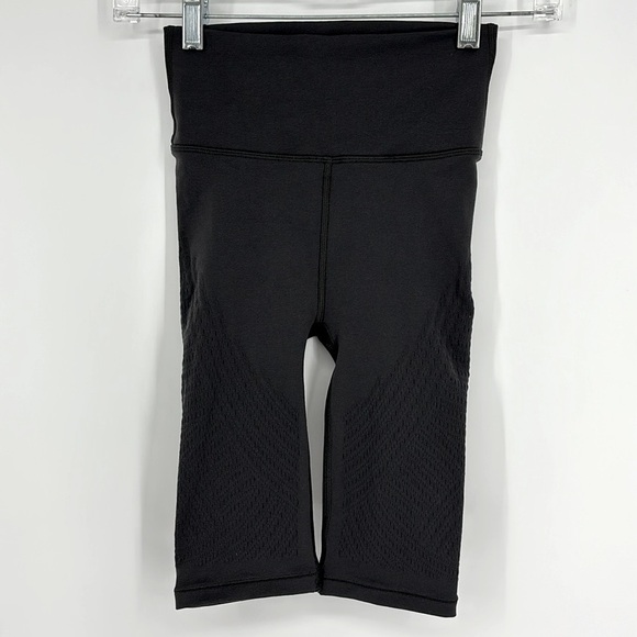 Lululemon Reveal High Rise Biker Short Women’s Size 2 in Dark Graphite Gray